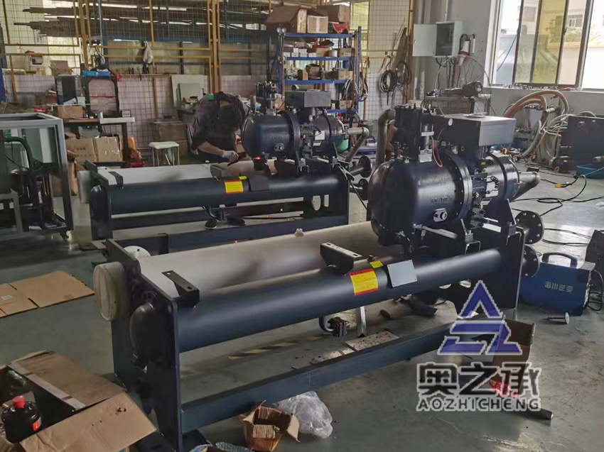 螺桿式冷水機(jī)生產(chǎn)車(chē)間一角